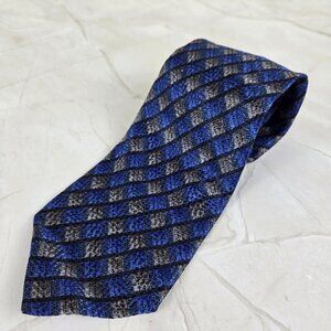 Roundtree & Yorke 100% Silk Men's Tie Blu, Gray & Black Repeating Pattern